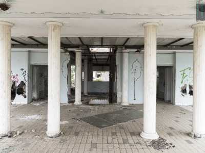 ...ci ritroviamo dinanzi all'edificio che accoglieva le camere
